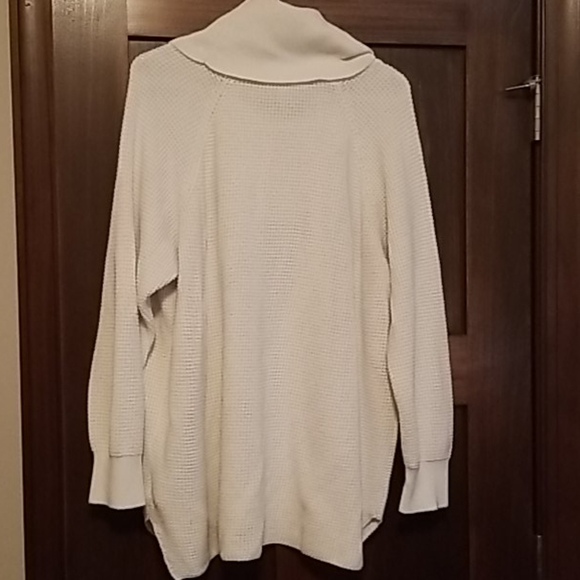 Sweater - Picture 2 of 5